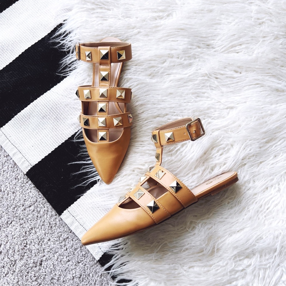 Pointed Toe Studded Flats